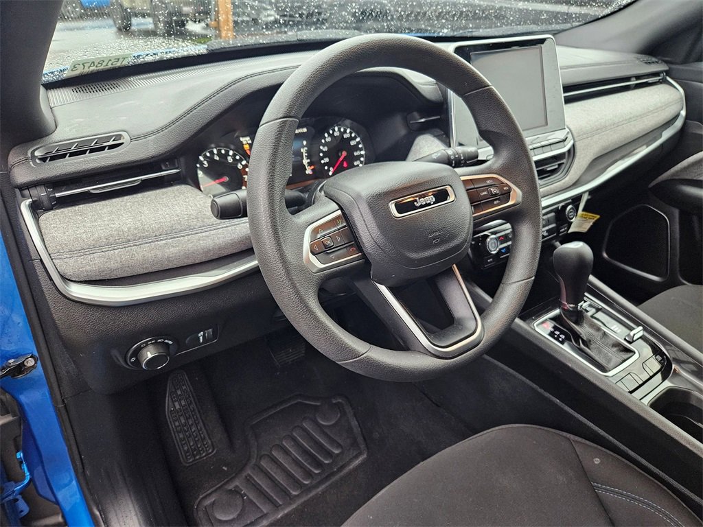 Certified 2025 Jeep Compass Sport image 13