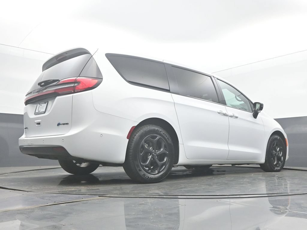 Used 2024 Chrysler Pacifica Limited FWD image 56