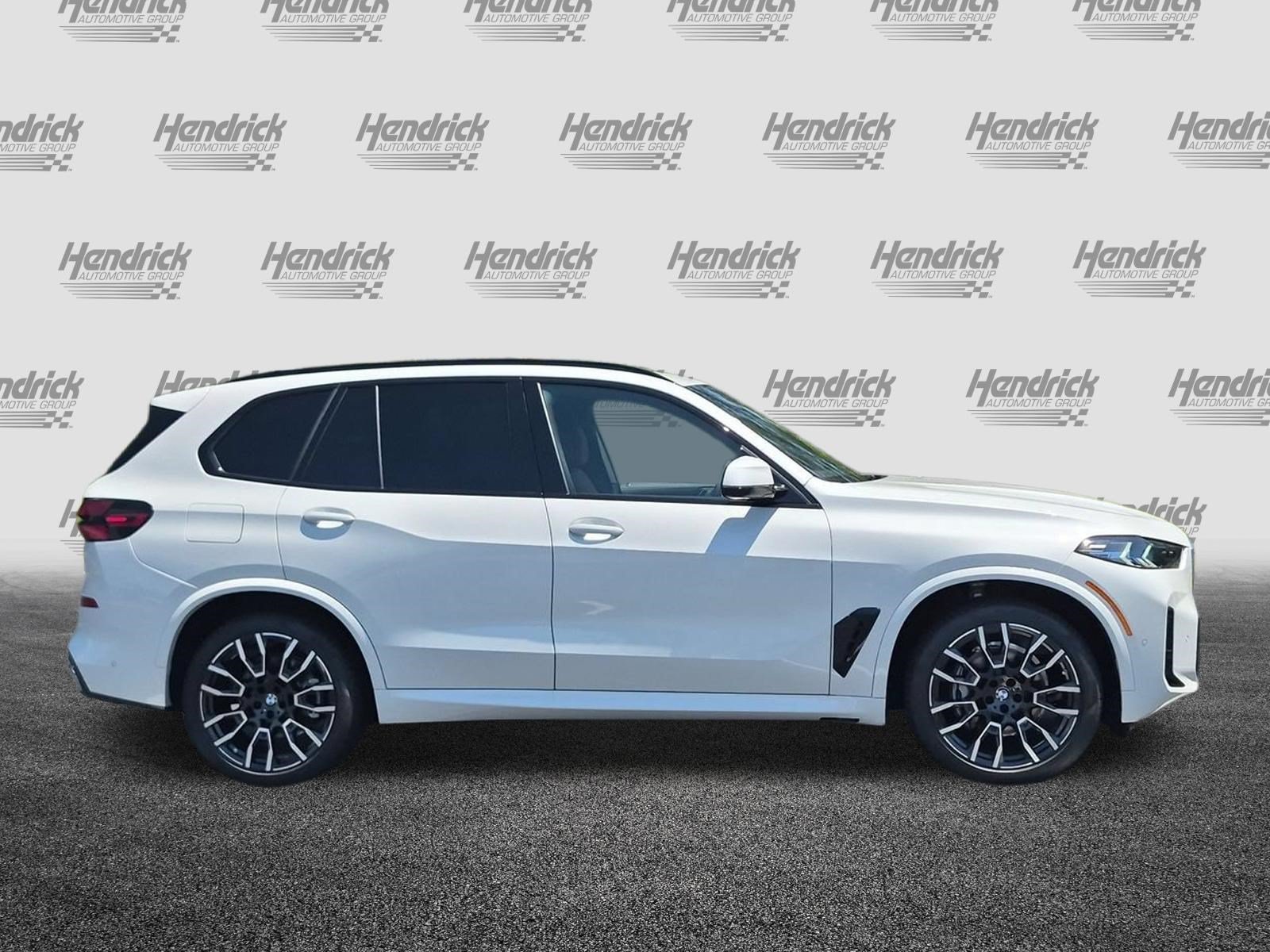 New 2026 BMW X5 xDrive40i w/ M Sport Package AWD/4WD image 11