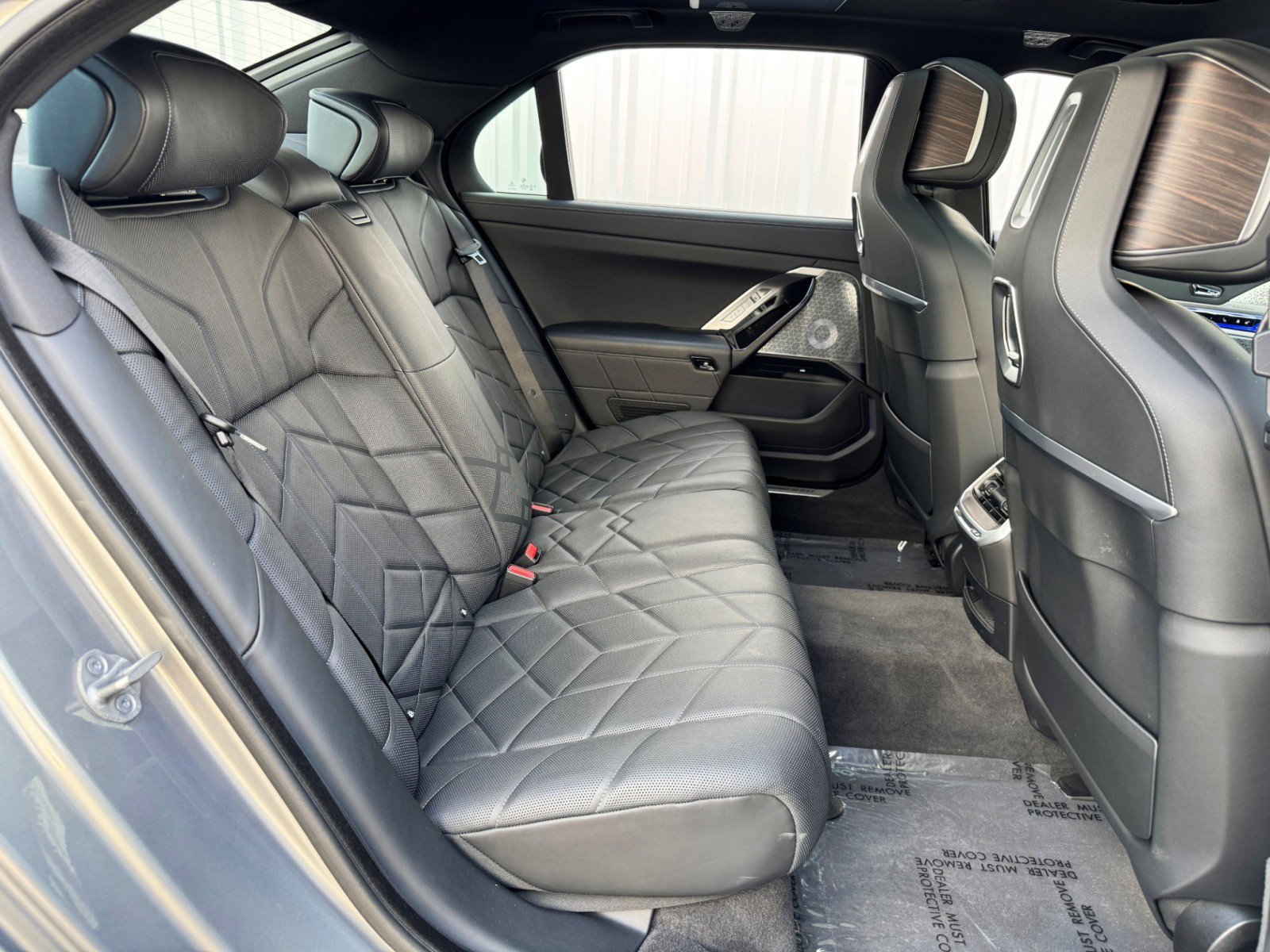 Used 2023 BMW i7 xDrive60 image 47