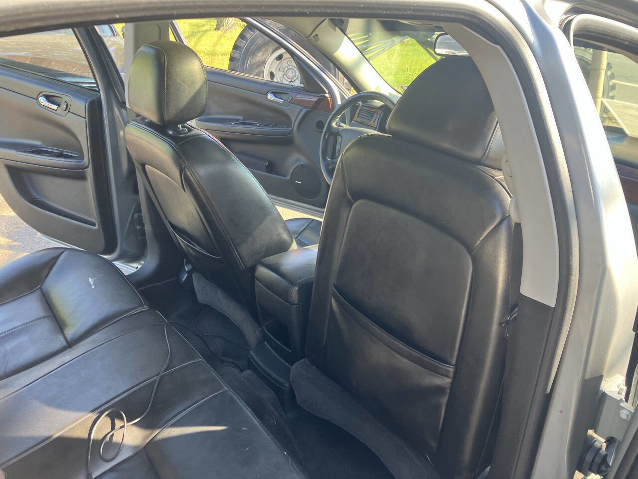 Used 2007 Chevrolet Impala LTZ FWD image 32