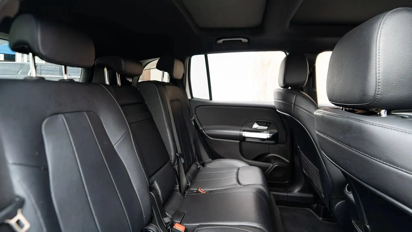 Used 2020 Mercedes-Benz GLB 250 4MATIC w/ Premium Package image 18