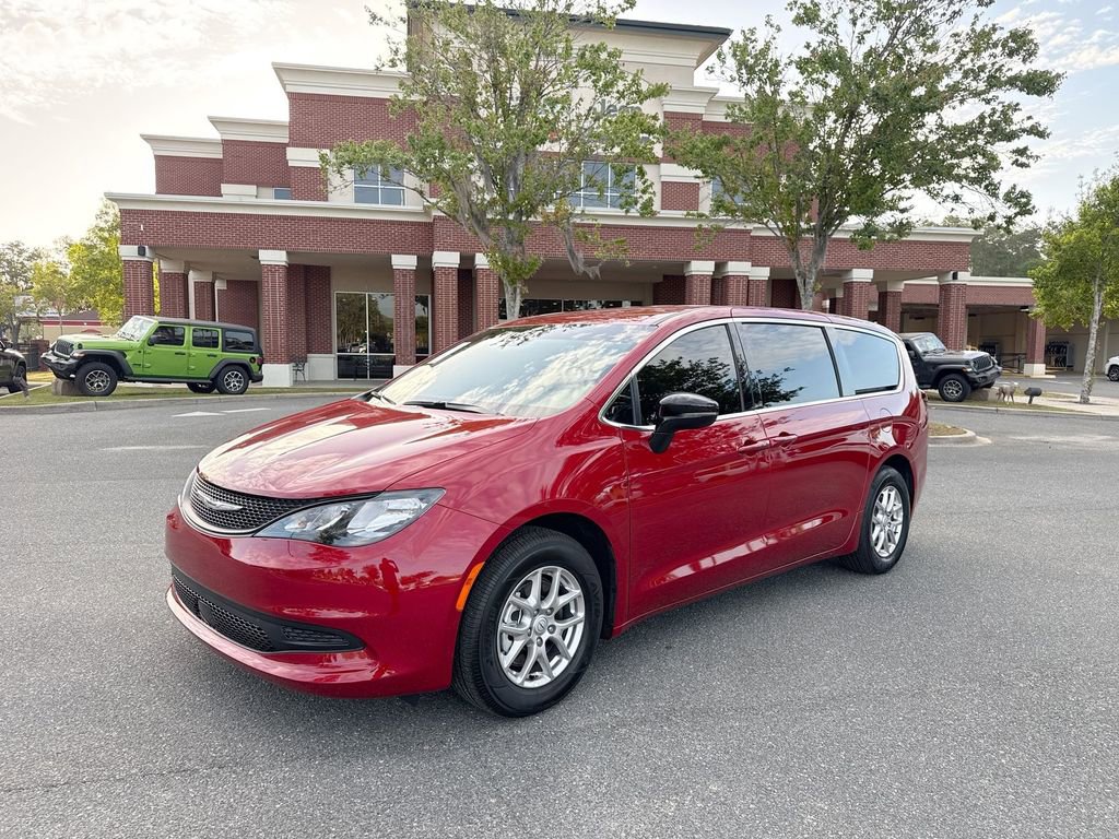 Used 2026 Chrysler Voyager LX image 7
