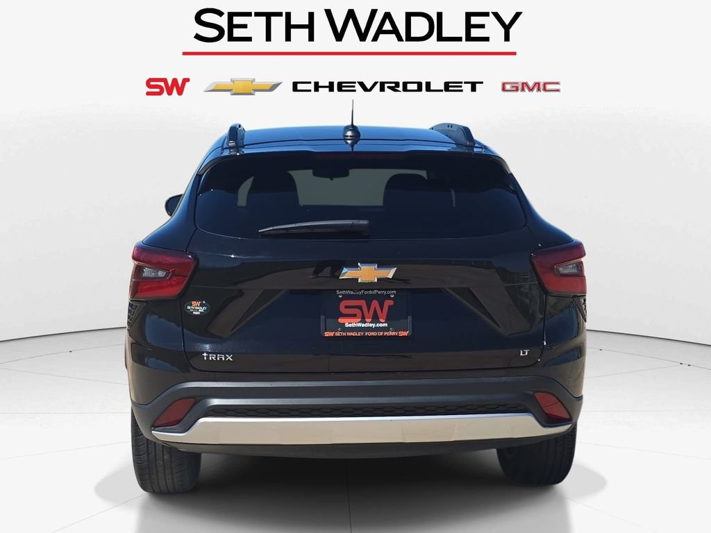 Used 2025 Chevrolet Trax LT w/ LT Convenience Package image 6