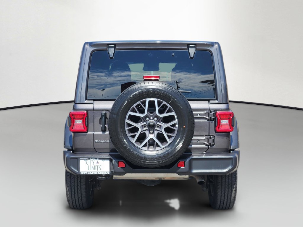 Used 2025 Jeep Wrangler Unlimited Sahara AWD/4WD image 6