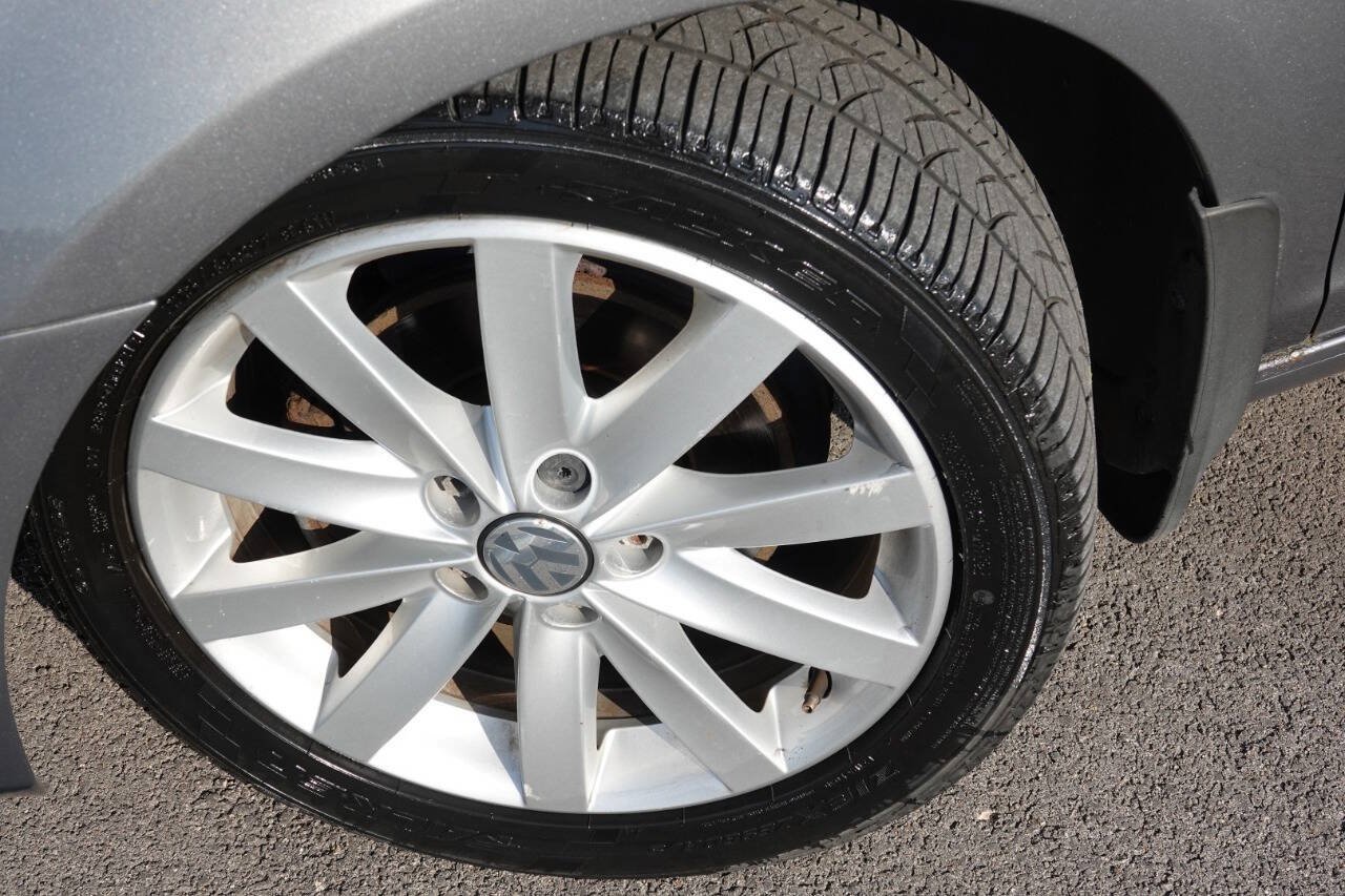 Used 2011 Volkswagen Golf TDI FWD image 42