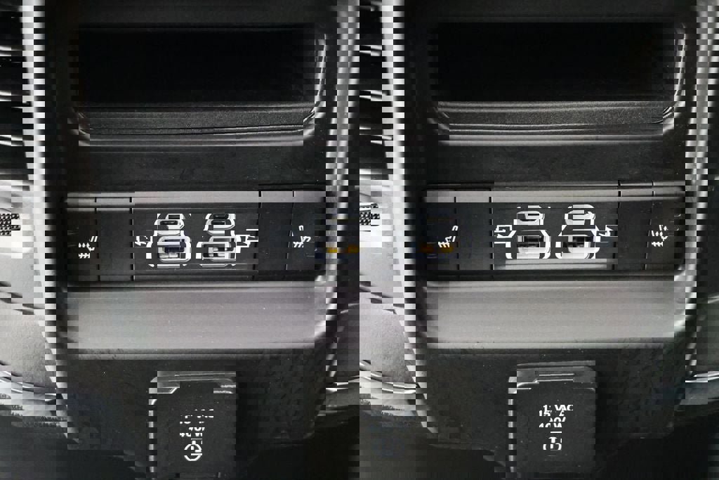 Used 2025 RAM 1500 Laramie w/ Night Edition image 22