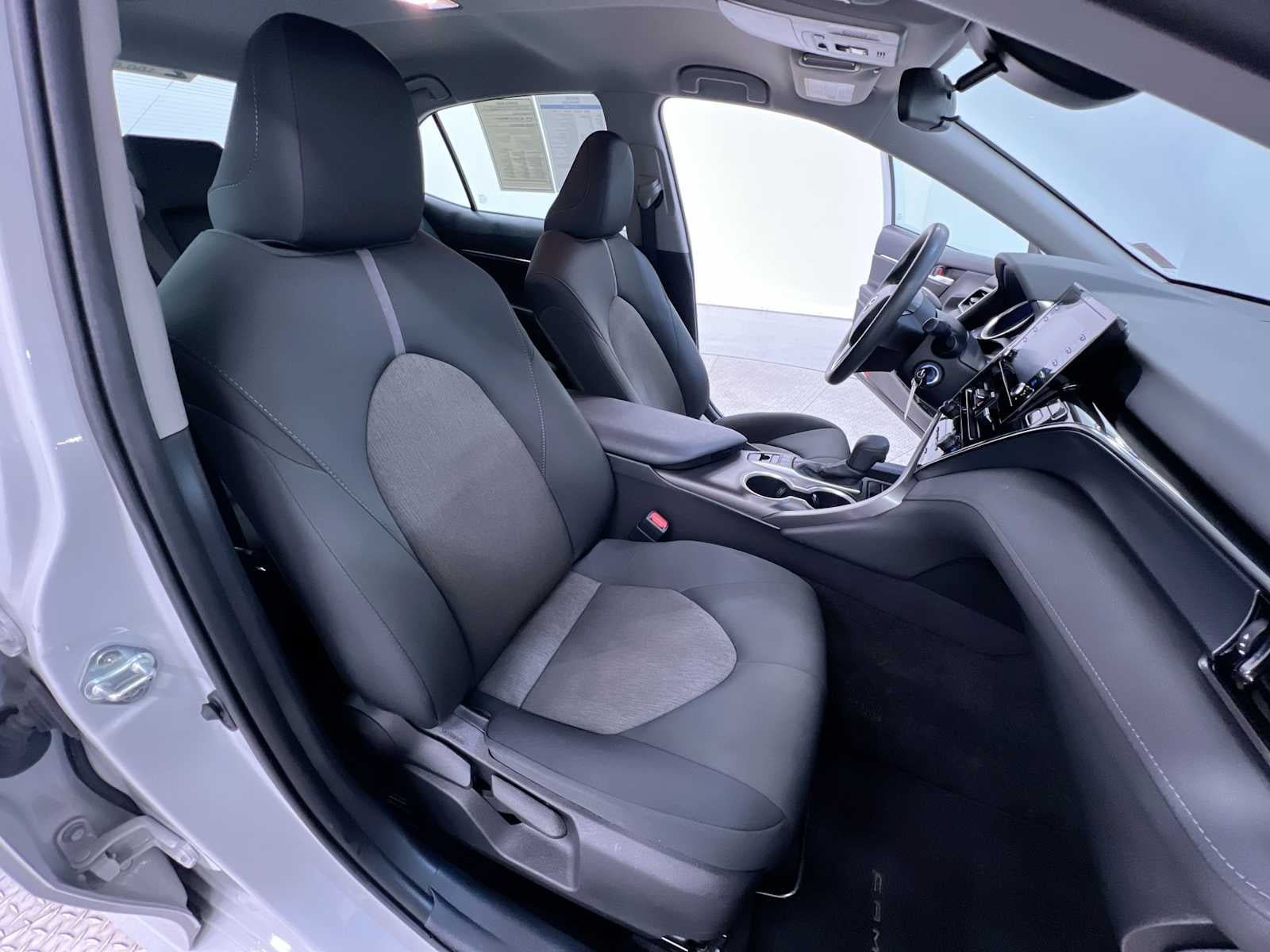 Used 2022 Toyota Camry LE w/ Carpet Mat Package (TMS) AWD/4WD image 35