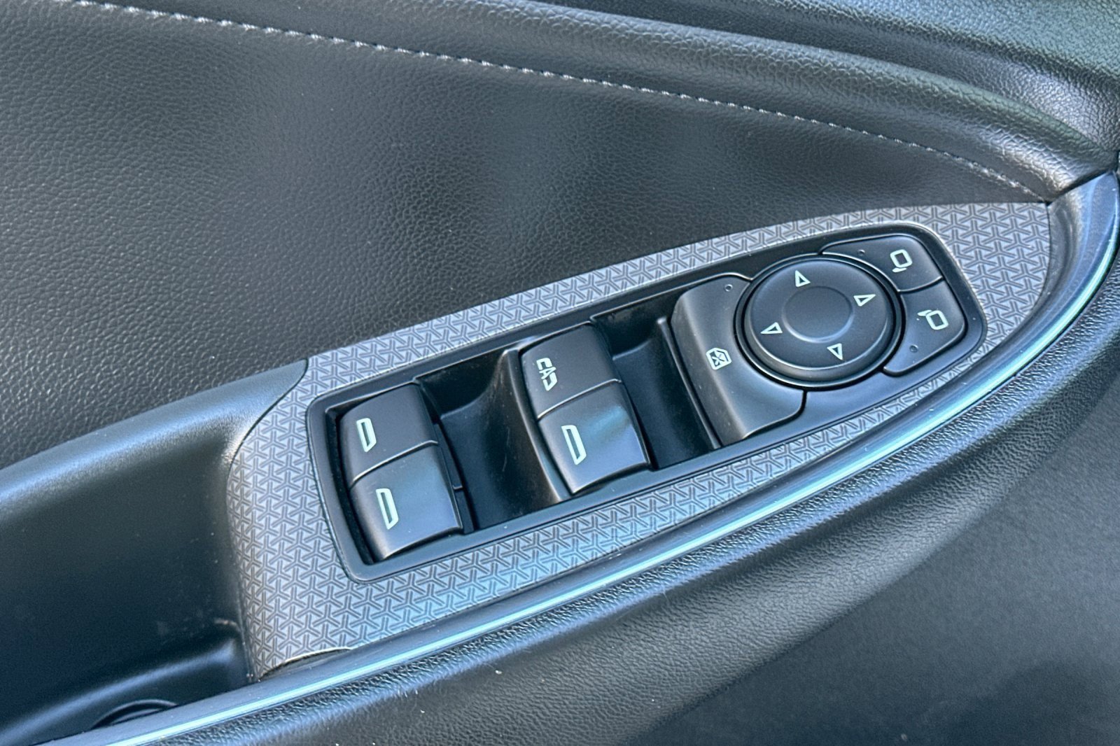 Used 2019 Chevrolet Malibu Hybrid w/ Leather Package image 11