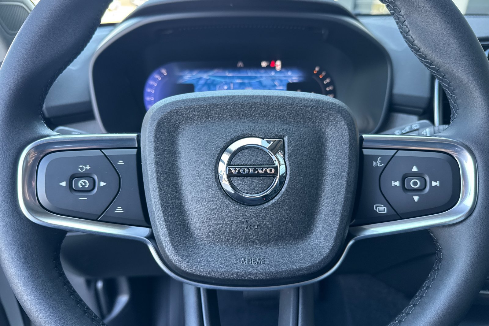 New 2026 Volvo XC40 B5 Ultra w/ Protection Package Premier AWD/4WD image 27