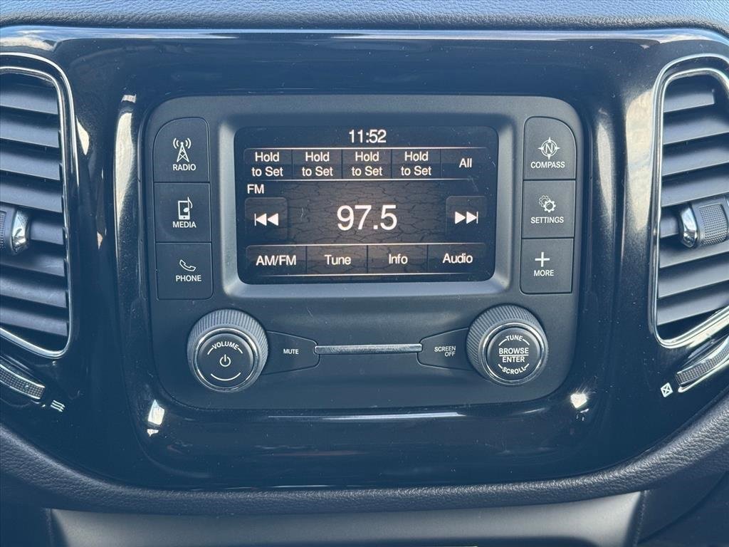 Used 2018 Jeep Compass Latitude image 16