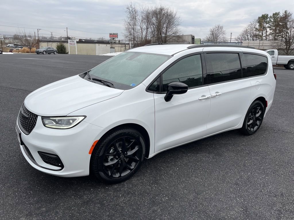 New 2026 Chrysler Pacifica Select image 5