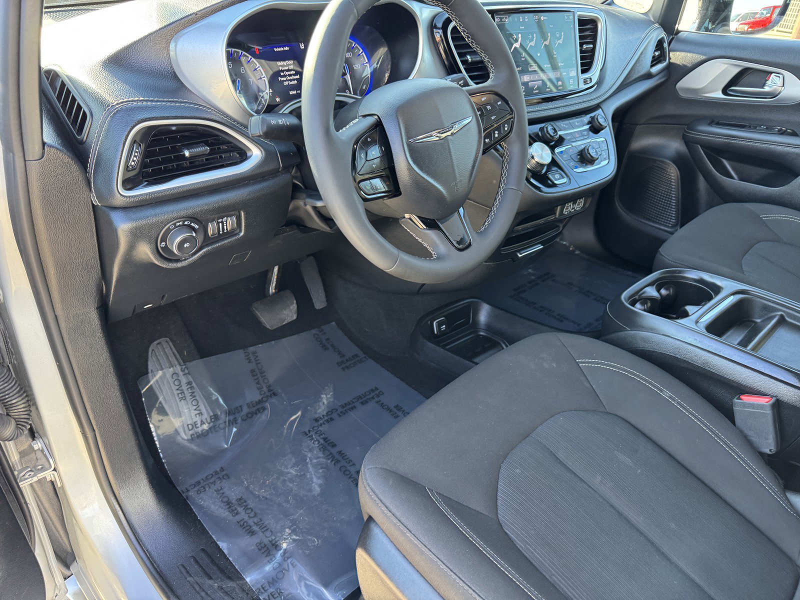 Used 2024 Chrysler Pacifica Touring image 15