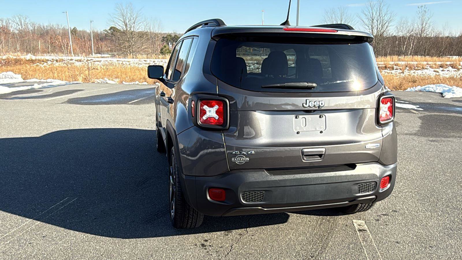 Used 2019 Jeep Renegade Latitude w/ Cold Weather Group image 9