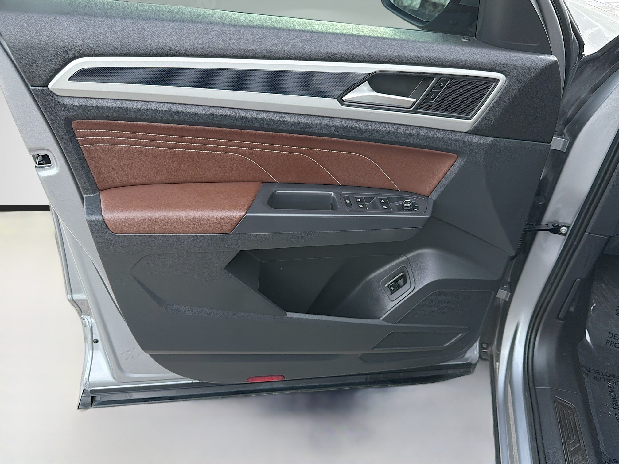 Used 2021 Volkswagen Atlas SE w/ Panoramic Sunroof Package FWD image 22