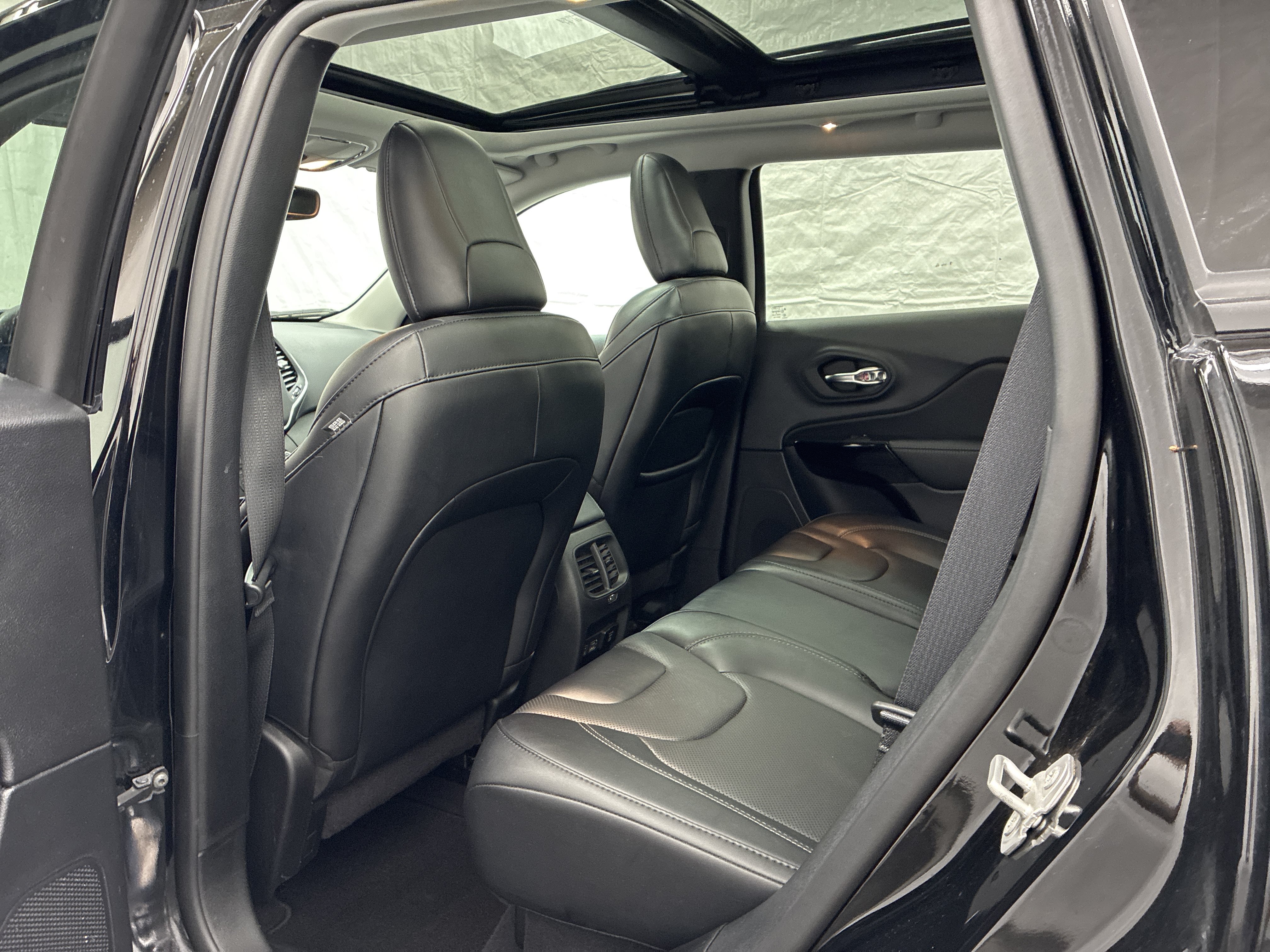 Certified 2023 Jeep Cherokee Altitude Lux w/ Lux Elite Package AWD/4WD image 13