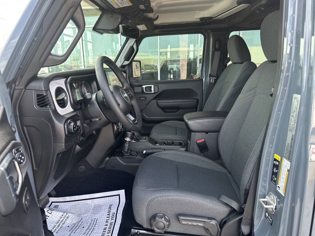 New 2025 Jeep Gladiator Sport image 14