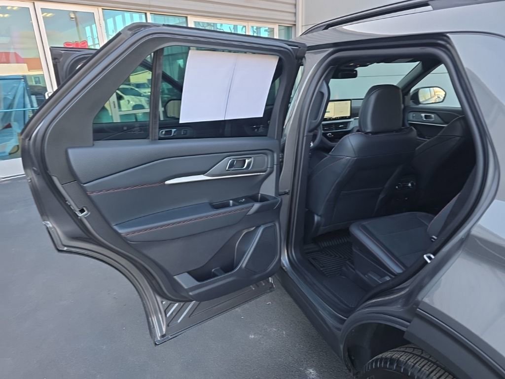 Used 2025 Ford Explorer ST image 35