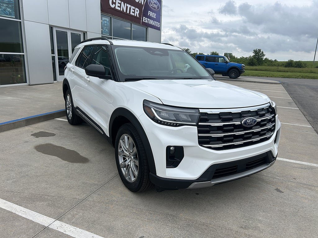 Used 2025 Ford Explorer Active w/ Active Comfort Package AWD/4WD image 7