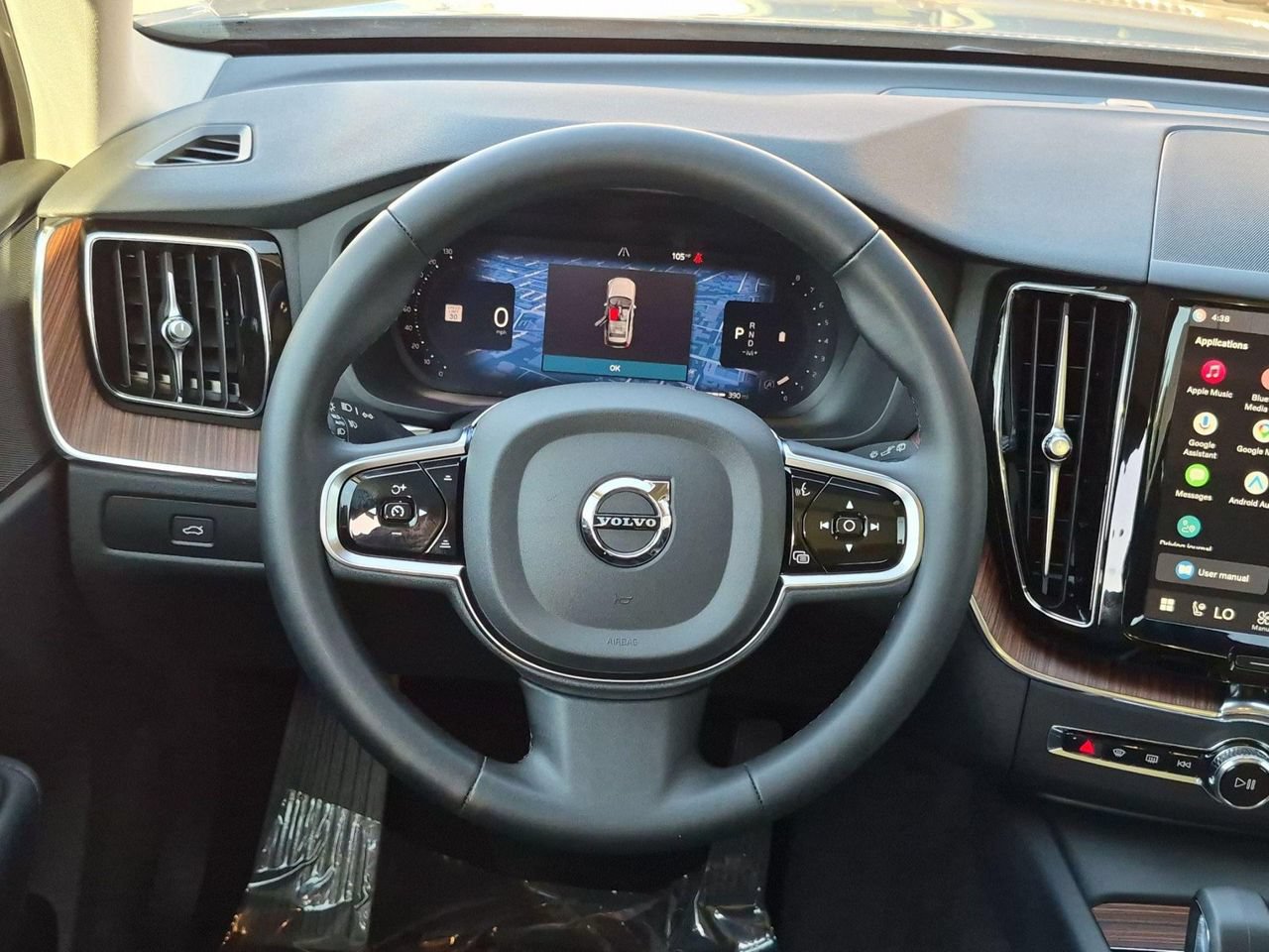 Certified 2024 Volvo XC60 B5 Plus w/ Protection Package Premier AWD/4WD image 13