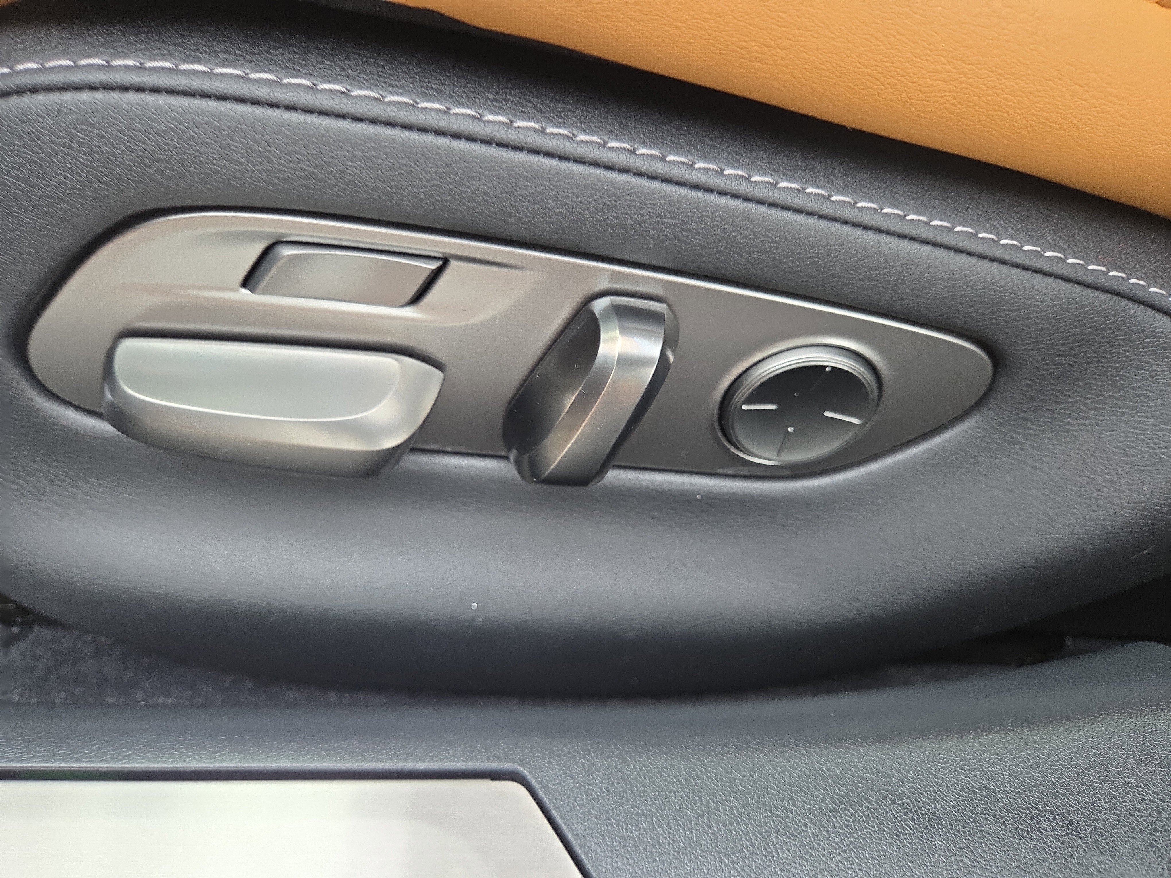 Used 2024 Lexus LS 500 AWD w/ Luxury Package image 36