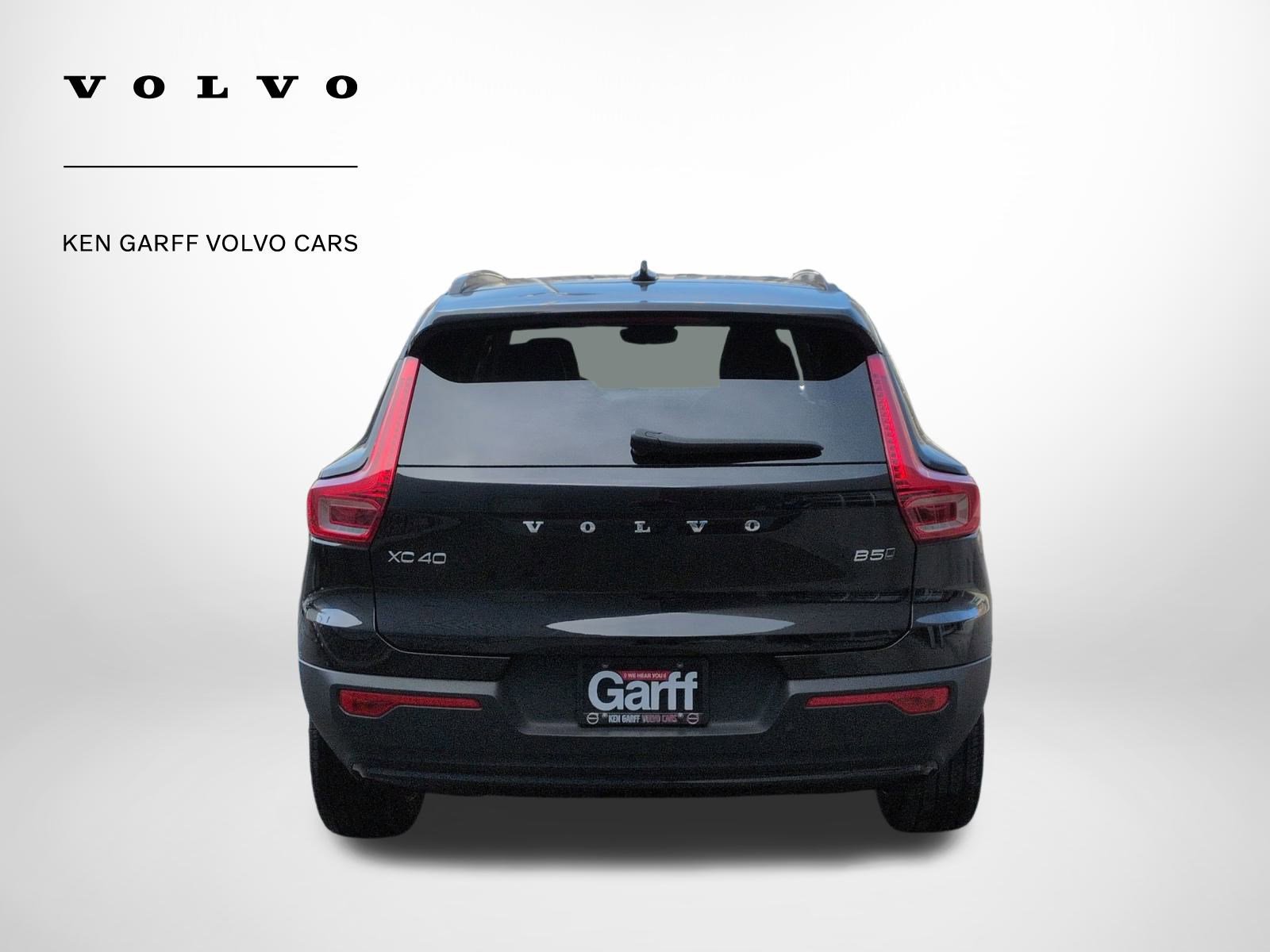 Used 2024 Volvo XC40 B5 Plus image 4