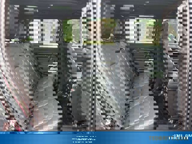 Used 2024 Land Rover Defender 110 SE AWD/4WD image 18