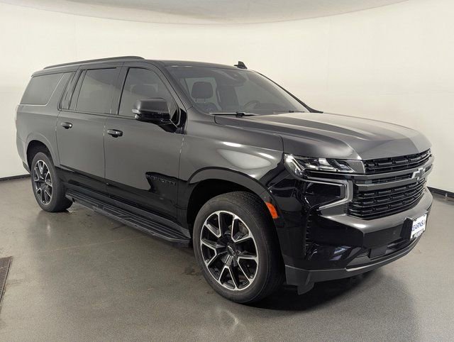 Used 2023 Chevrolet Suburban RST w/ Luxury Package AWD/4WD image 2