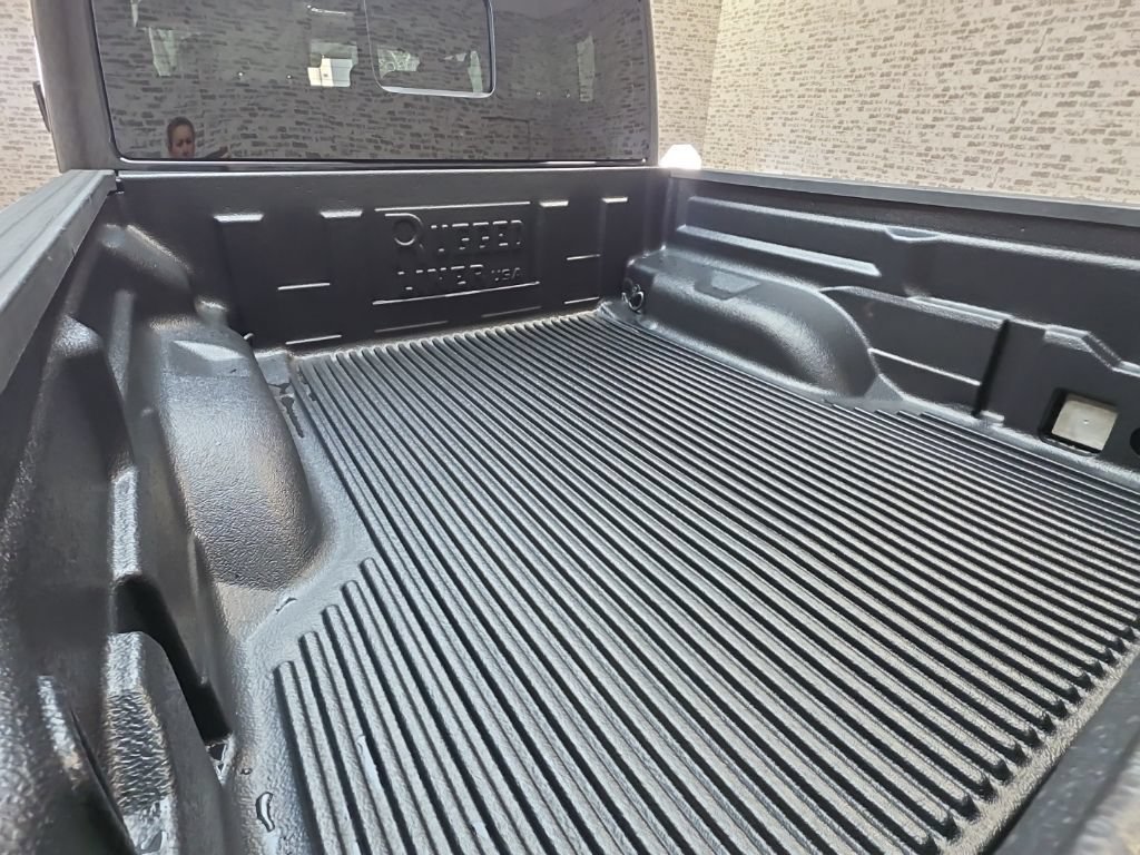 Used 2021 Jeep Gladiator Overland AWD/4WD image 7