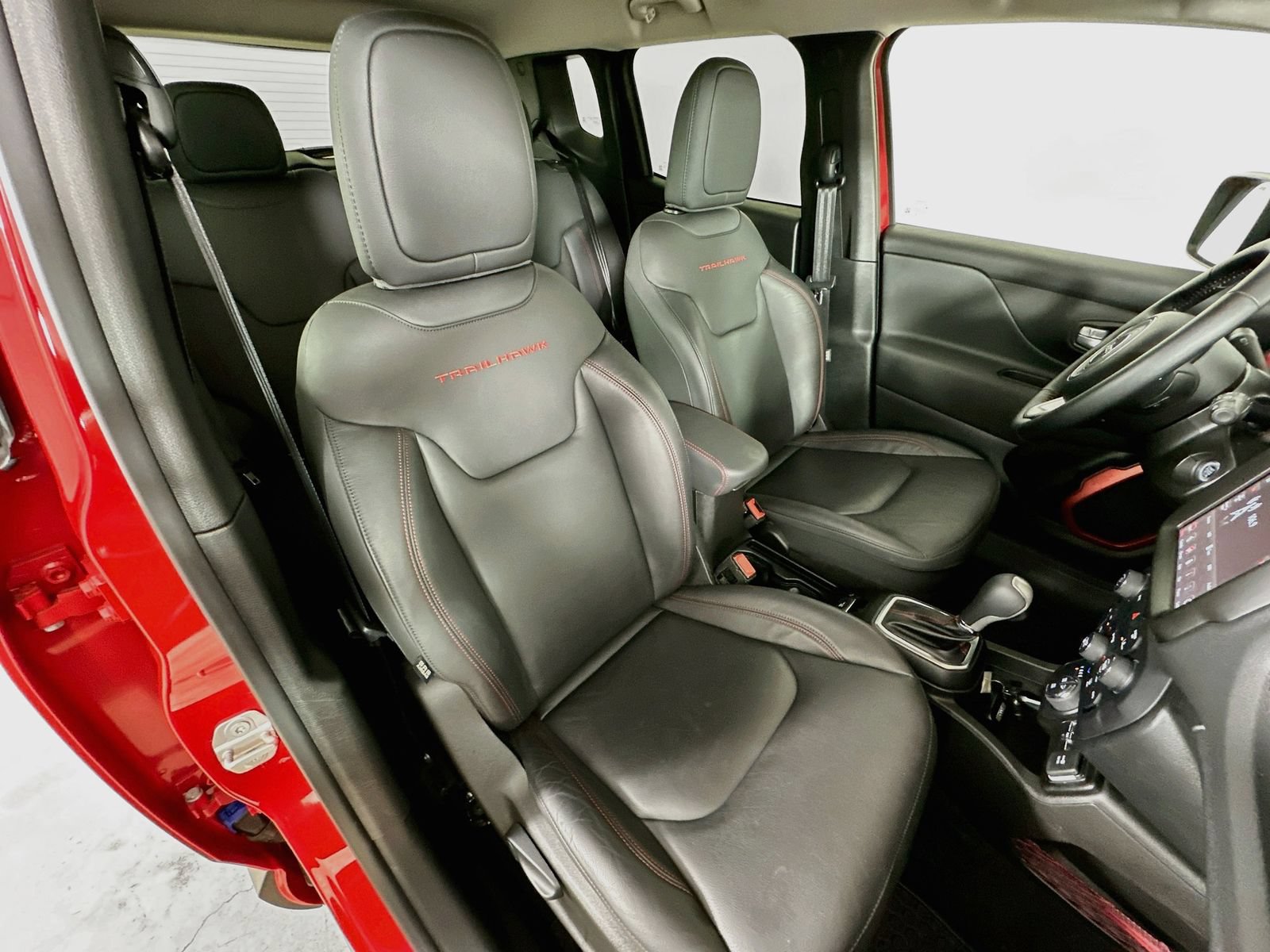Used 2023 Jeep Renegade Trailhawk w/ Trailhawk Elite Group AWD/4WD image 43