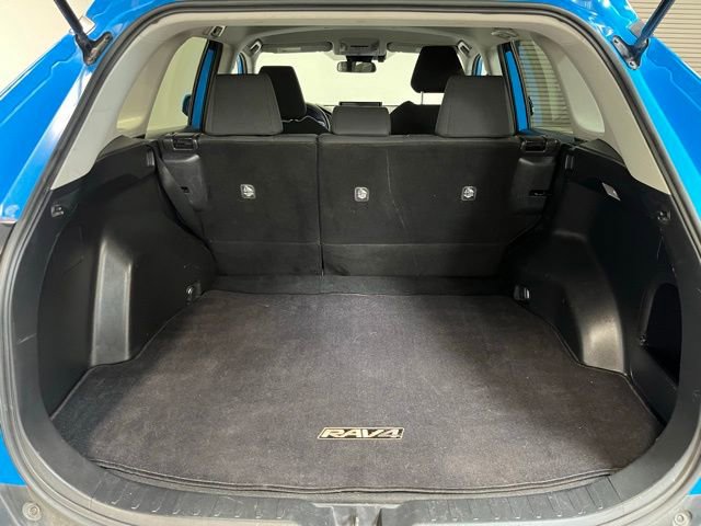 Used 2019 Toyota RAV4 LE w/ Carpet Mat Package AWD/4WD image 14