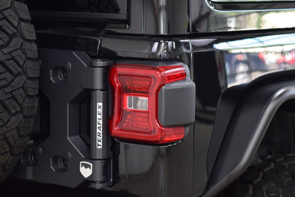 Used 2025 Jeep Wrangler Unlimited Sahara AWD/4WD image 17