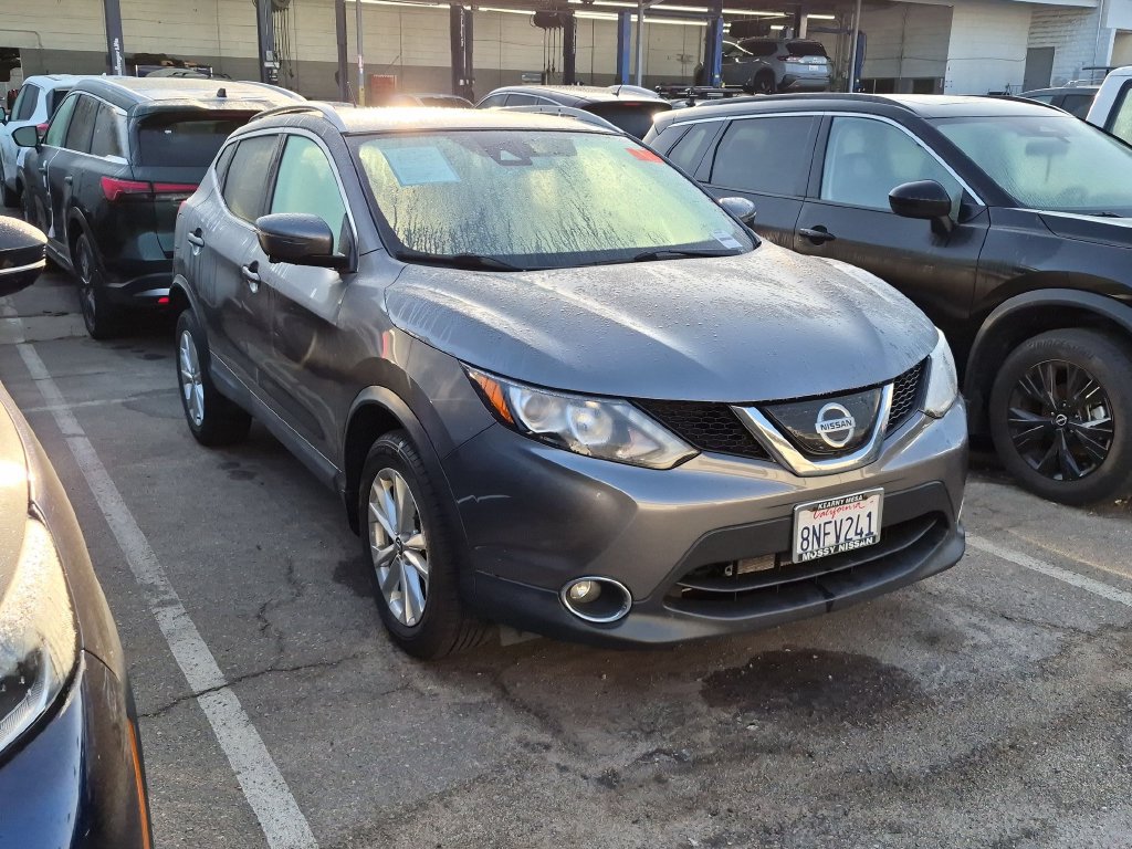 Used 2019 Nissan Rogue Sport SV w/ Technology Package FWD image 2