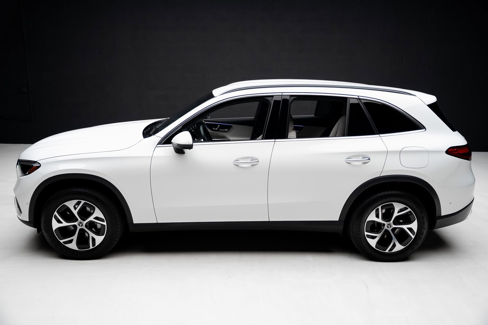 Used 2025 Mercedes-Benz GLC 350e 4MATIC image 16