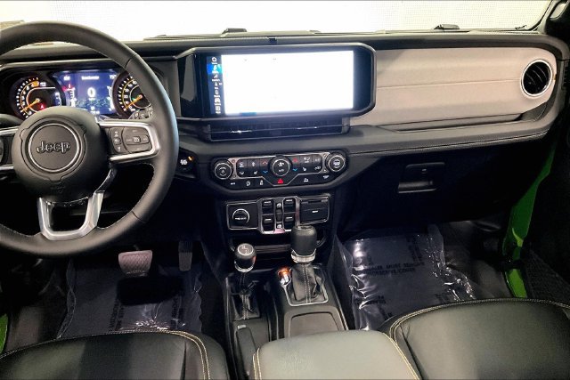 Used 2026 Jeep Wrangler Unlimited Sahara w/ Technology Group AWD/4WD image 7