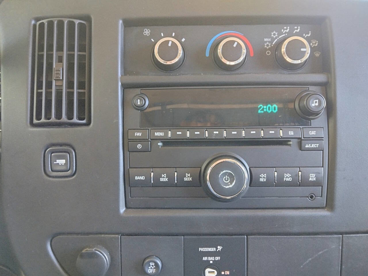 Used 2015 Chevrolet Express 2500 image 18