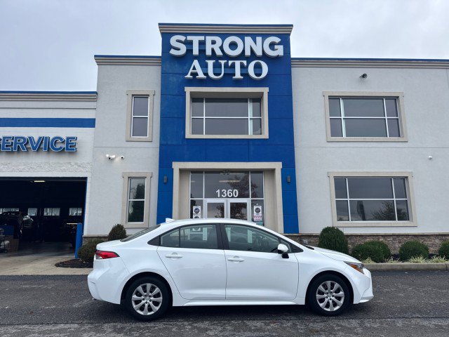 Used 2025 Toyota Corolla LE FWD image 17