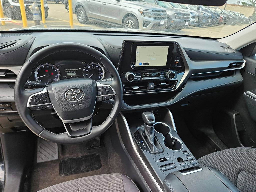 Used 2024 Toyota Highlander LE image 16