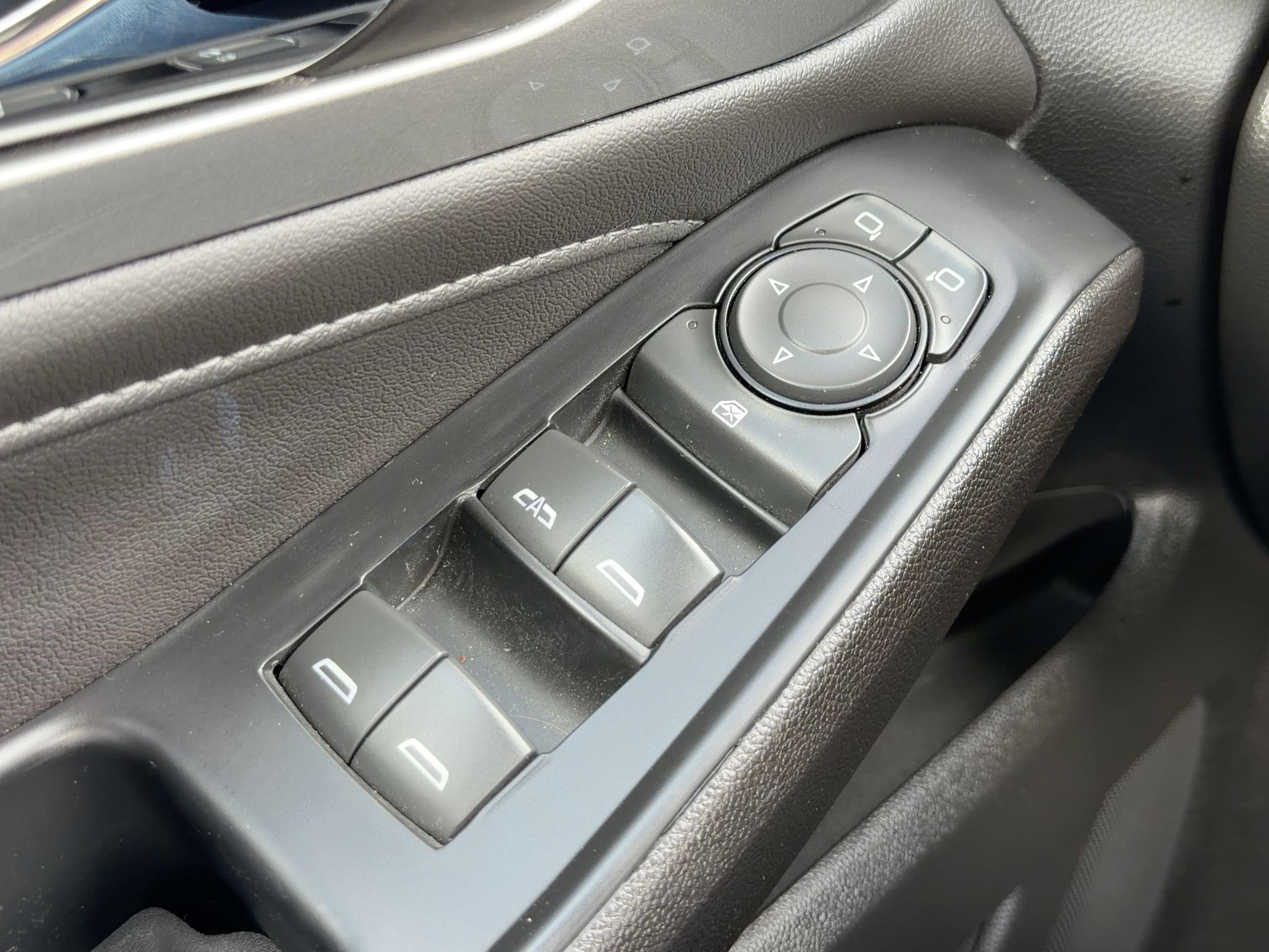 Used 2023 Chevrolet Traverse LT image 11