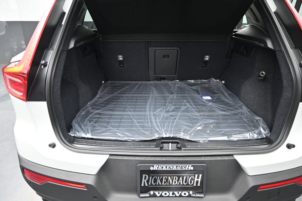 New 2026 Volvo XC40 B5 Plus w/ Climate Package AWD/4WD image 14