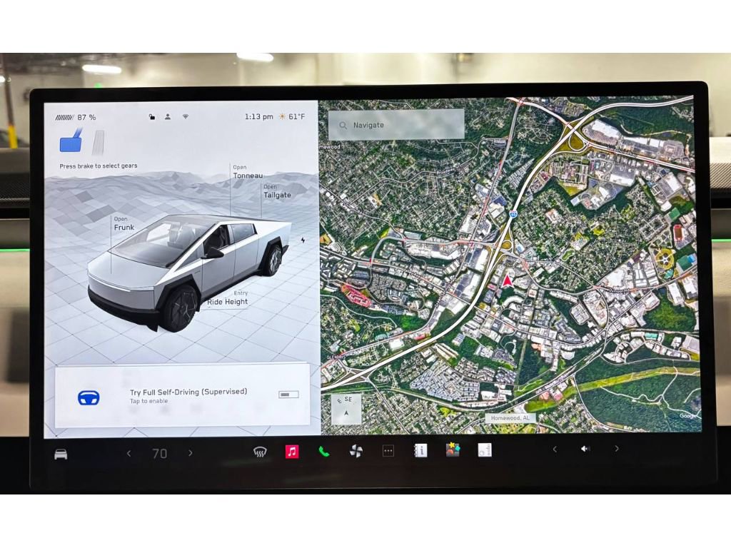 Used 2024 Tesla Cybertruck AWD Crew Cab image 32