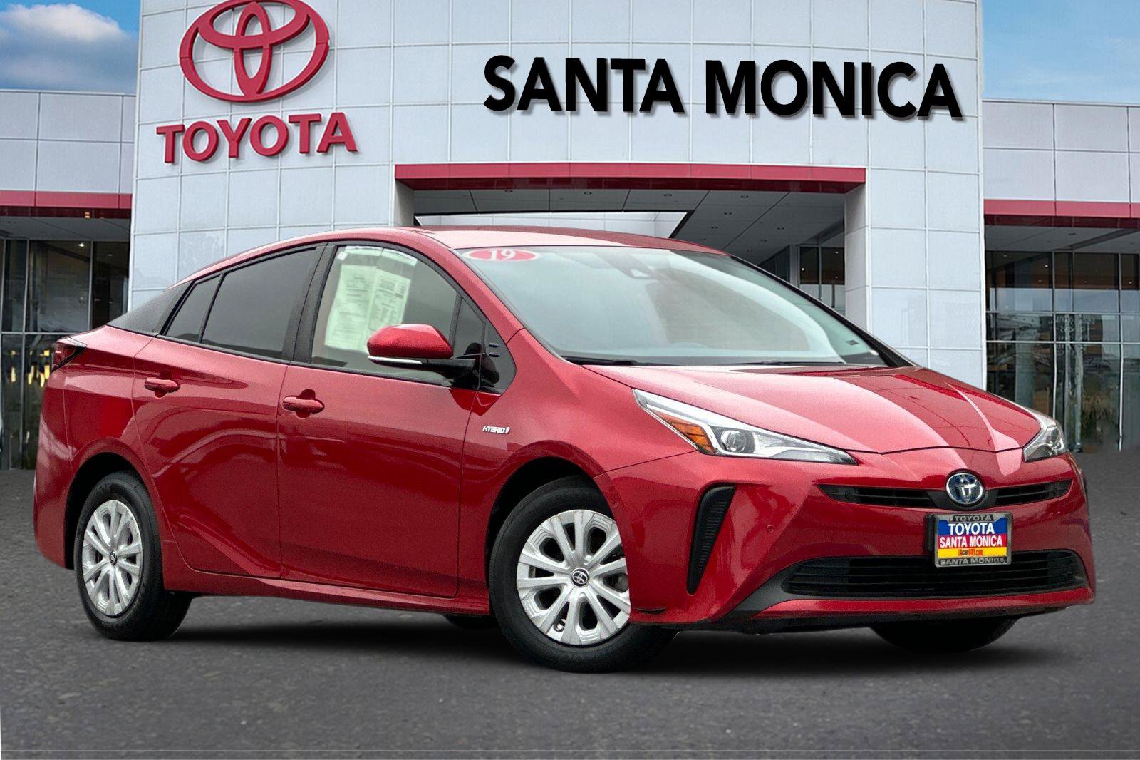 Used 2019 Toyota Prius LE w/ Carpet Mat Package FWD image 2
