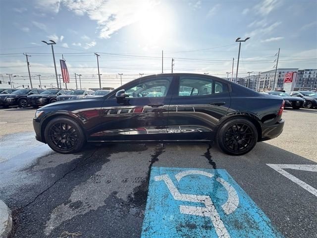 Used 2020 Volvo S60 T6 Momentum w/ Protection Package image 7