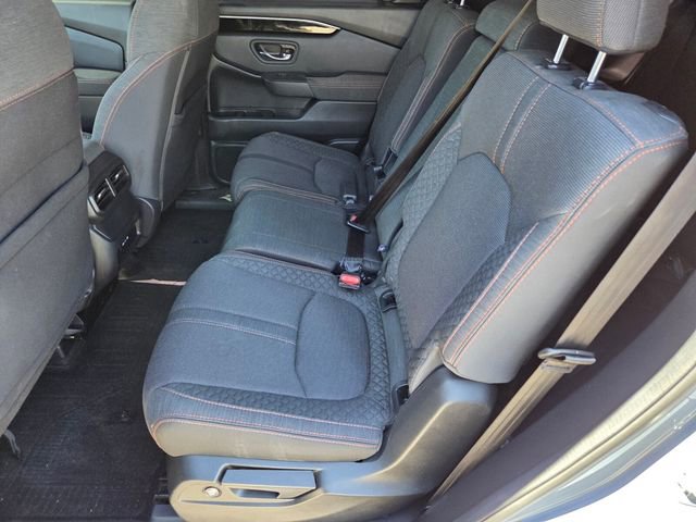Used 2025 Honda Pilot Sport image 11