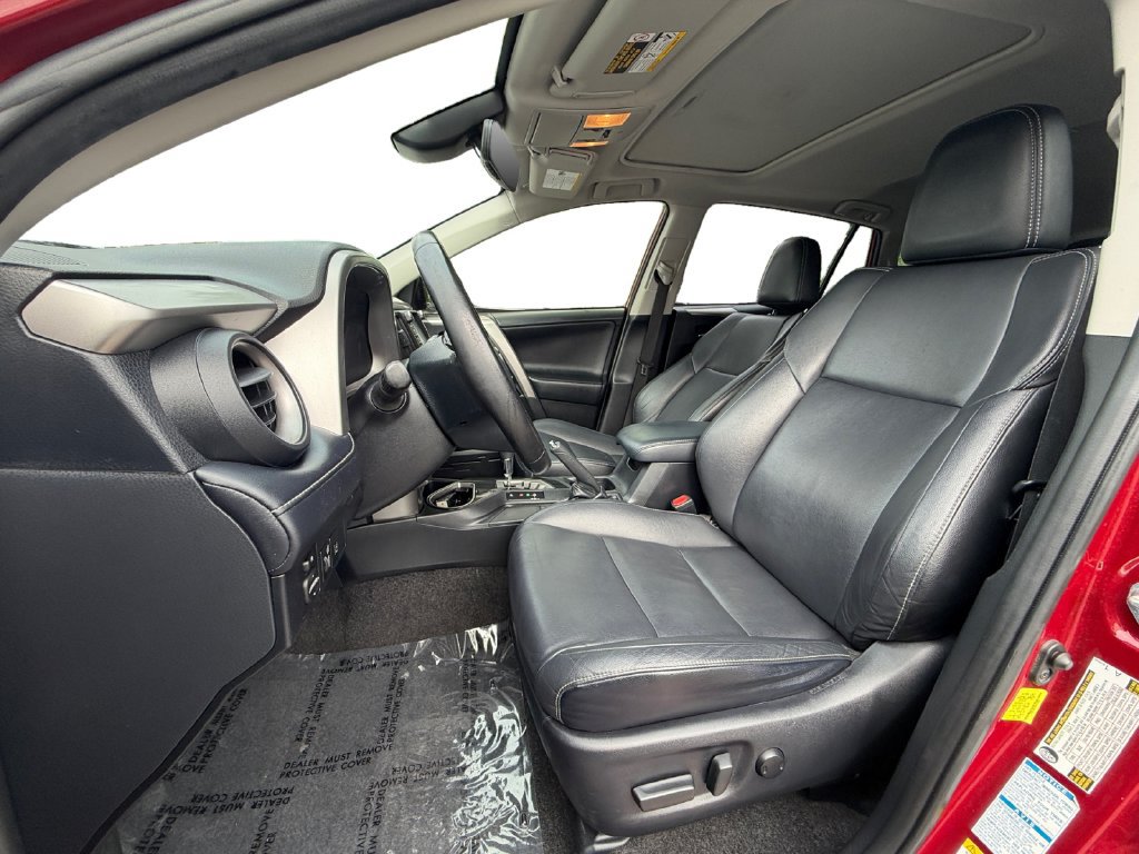 Used 2018 Toyota RAV4 Limited AWD/4WD image 10