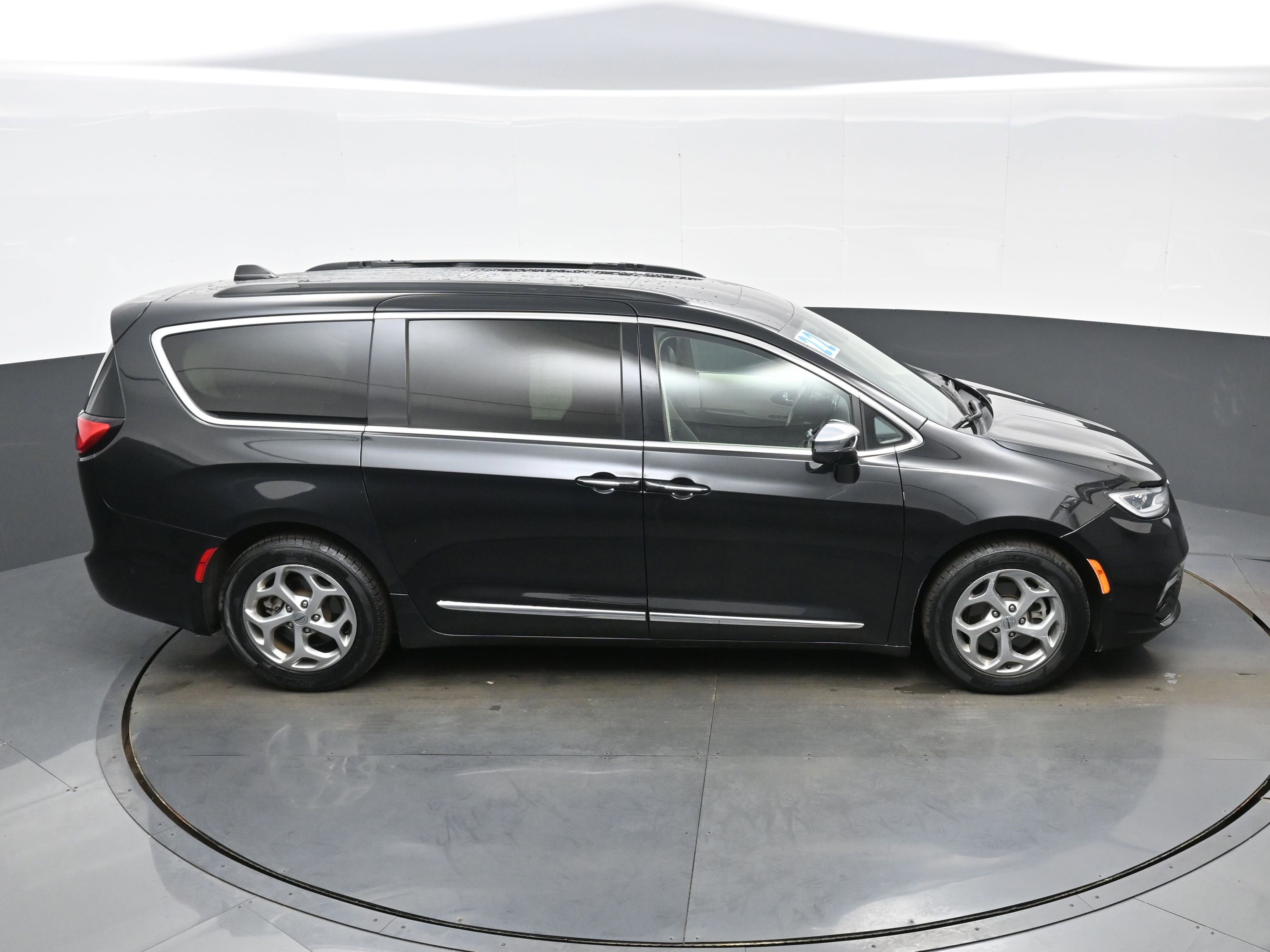 Used 2022 Chrysler Pacifica Limited image 38
