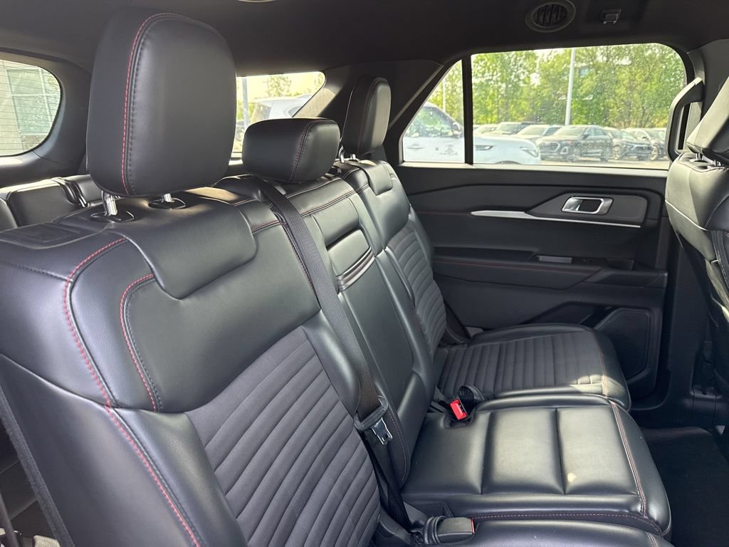 Used 2025 Ford Explorer ST-Line w/ ST-Line Street Pack AWD/4WD image 23