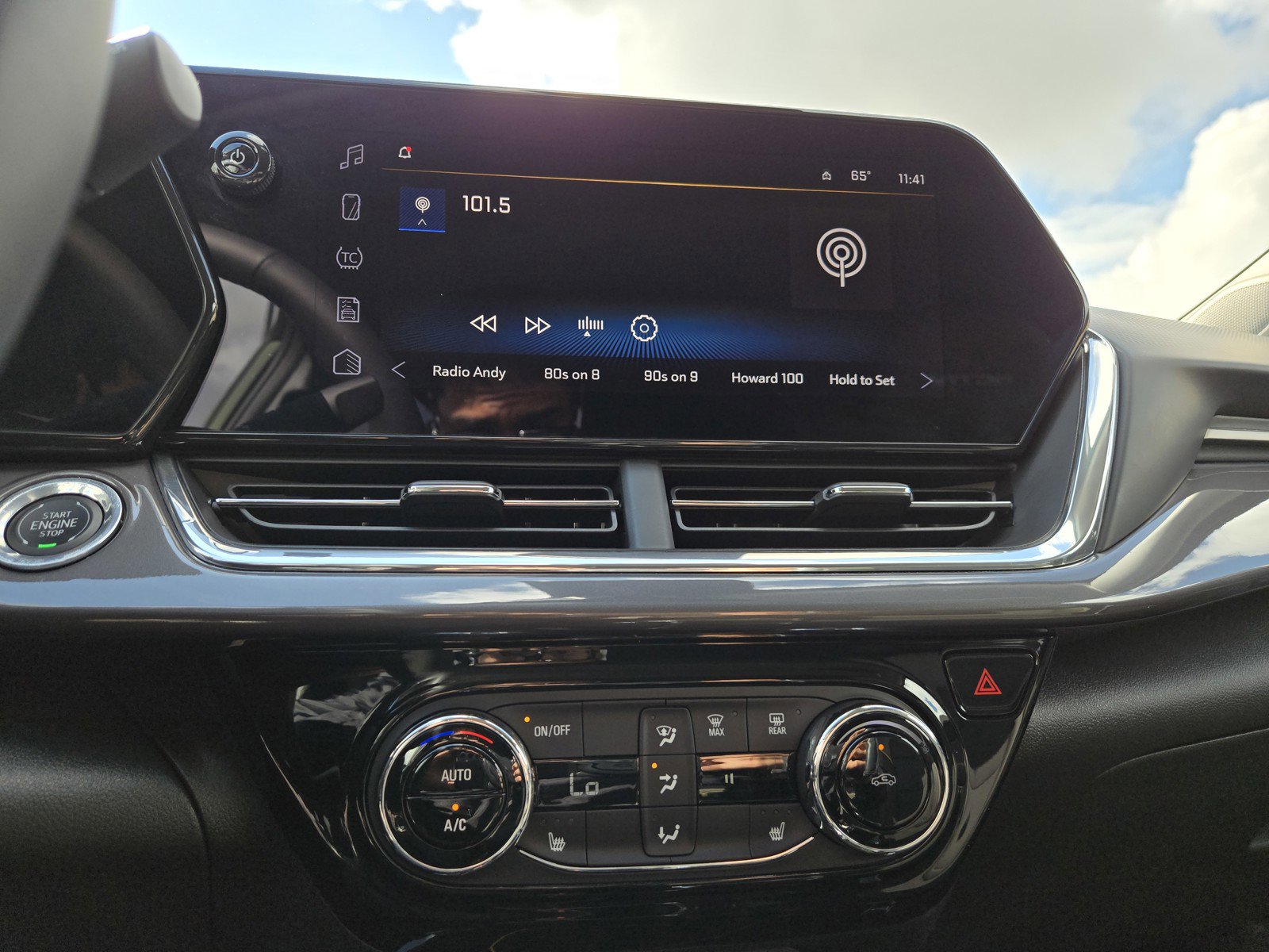 Used 2025 Chevrolet Trax ACTIV w/ Driver Confidence Package image 19