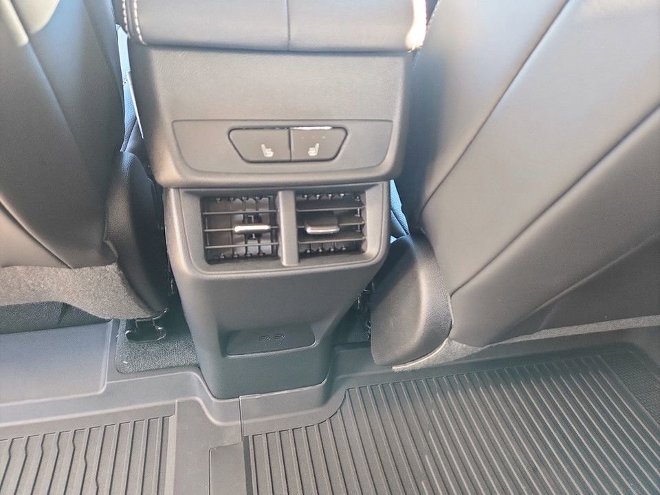 New 2026 GMC Terrain Denali w/ LPO, Floor Liner Package image 30
