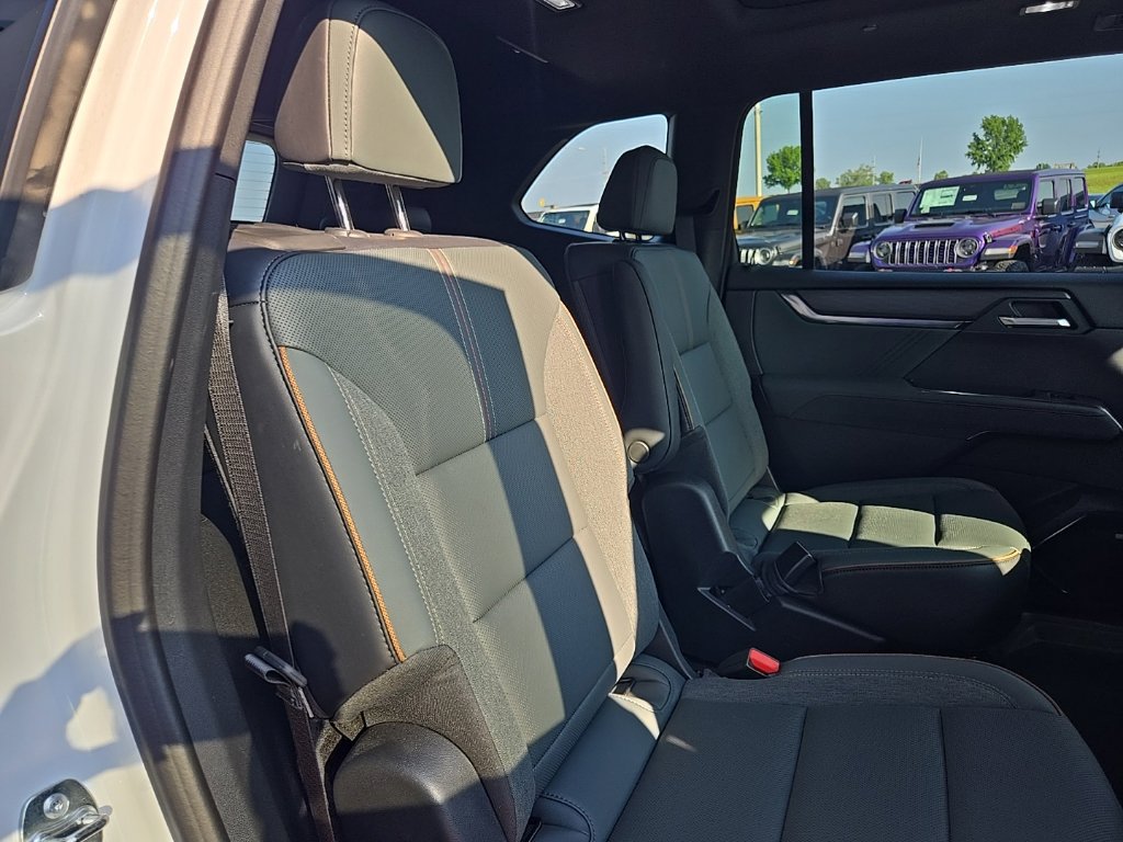 Used 2026 GMC Acadia AT4 w/ Luxury Package AWD/4WD image 89